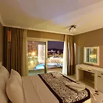 Royal Palm דירה